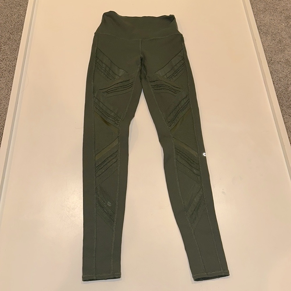 Alo Yoga Ultimate High Waisted Legging Size XS